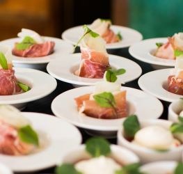 catering_2bollier_events_group.jpg