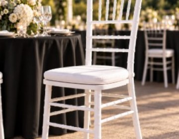 Бял дървен стол Шивари (Chiavari)